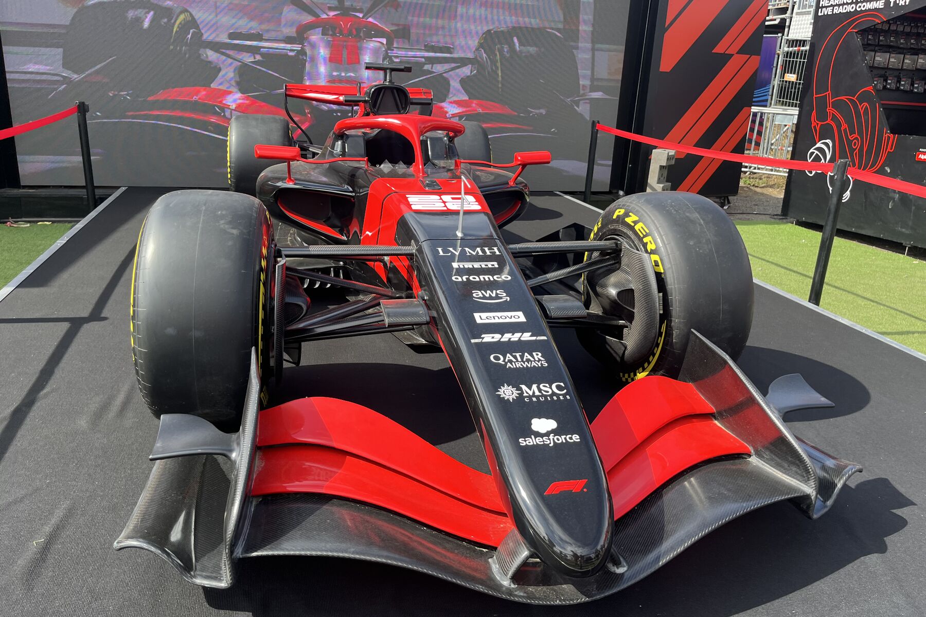 Front view and front wing of the full-scale model